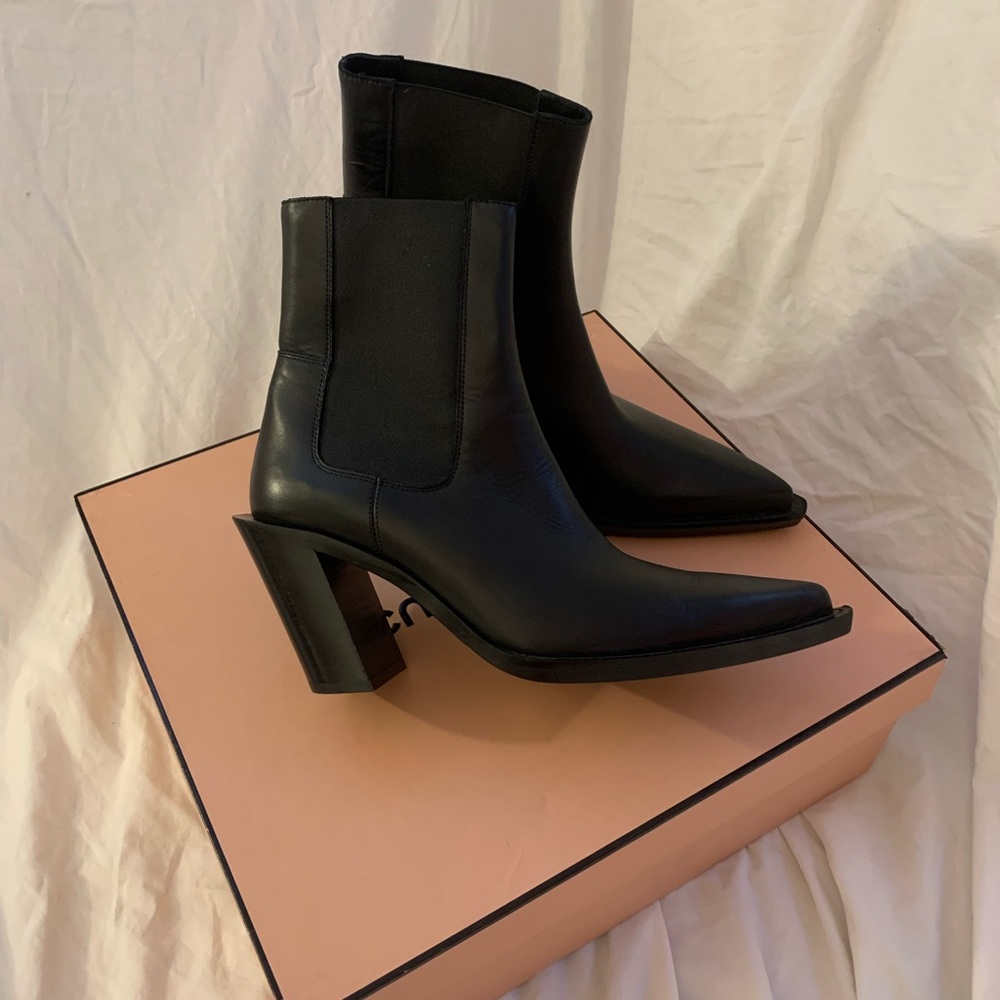 Acne Studios Pointed Toe Chelsea Boots